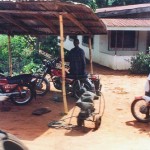 Un meccanico per motociclette. Come Crea, come Pellegrini, come Tecnomoto, come Scola. Ma tu lasceresti a un meccanico nigeriano fare un intervento sulla tua amata?