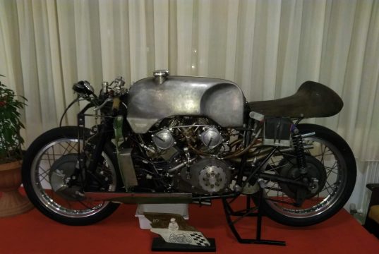 Un grande abbraccio alla famiglia Todero Moto Guzzi V8 al Uinterparty 2018